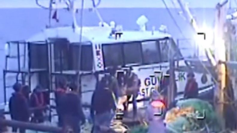 Denizde uyuşturucu operasyonu: 200 kilogram skunk ele geçirildi