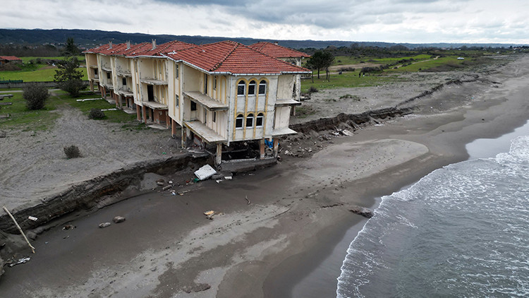 Denizdeki Değişimin Ardından Villaların &Ccedil;&ouml;kmesi