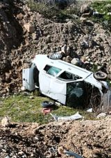 Denizli'de otomobil boş araziye u&ccedil;tu: 4 yaralı