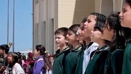 Deprem sonrası ilk 23 Nisan kutlaması! Bakan Kurum &ouml;ğrencilerin heyecanını paylaştı