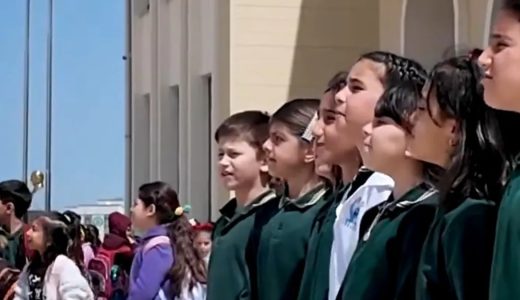 Deprem sonrası ilk 23 Nisan kutlaması! Bakan Kurum &ouml;ğrencilerin heyecanını paylaştı