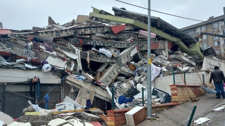 Depremde 44 kişi hayatını kaybetmişti… Sitenin ikinci yapı denetim şirketine mahkemeden suç duyurusu