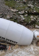 Dereye Yuvarlanan Beton Mikserinin Şof&ouml;r&uuml; Kayboldu