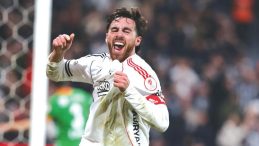 Devler ona o kartal&rsquo;a aşık!