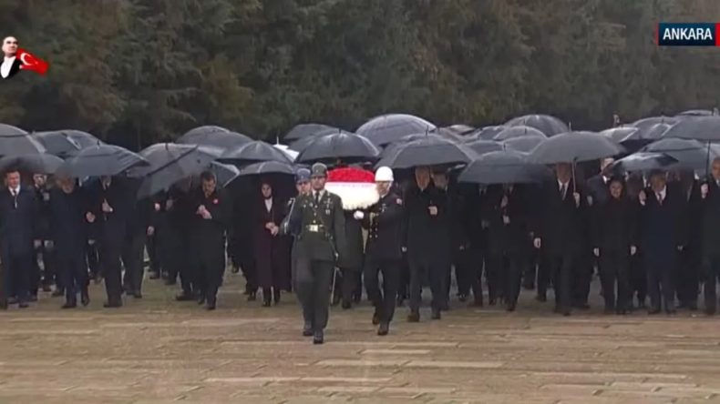 Devlet Erkanı Anıtkabir'de