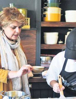 Devlet korumasındaki &ccedil;ocuklar şef mutfağında