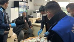 Dilenciden &Ccedil;ıkan Para Pes Dedirtti