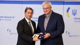 Diplomasi Forumu&rsquo;nda Ukrayna&rsquo;nın Adana Fahri Konsolosu Sakarya&rsquo;ya B&uuml;y&uuml;k Onur