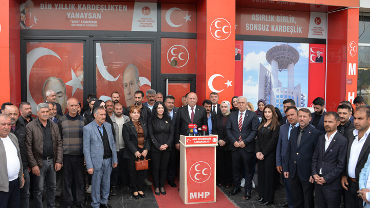 Diyarbakır'da 500 kişi, t&ouml;renle MHP'ye katıldı
