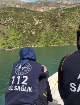 Diyarbakır'da Fırat Nehri'ne d&uuml;şen kişinin cenazesine ulaşıldı