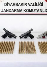 Diyarbakır'da Ka&ccedil;ak Silah Ağına Darbe! 62 Adet Silah Ele Ge&ccedil;irildi