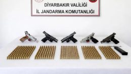 Diyarbakır'da Ka&ccedil;ak Silah Ağına Darbe! 62 Adet Silah Ele Ge&ccedil;irildi