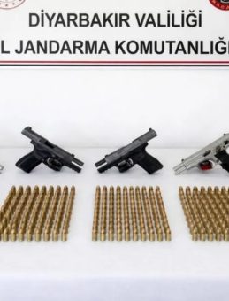 Diyarbakır'da Ka&ccedil;ak Silah Ağına Darbe! 62 Adet Silah Ele Ge&ccedil;irildi