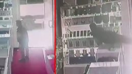 Diyarbakır&rsquo;da akılalmaz hırsızlık! &Ouml;nce masanın &uuml;st&uuml;ne &ccedil;ıktı sonra telefonları ceplerine doldurdu: O anlar kamerada