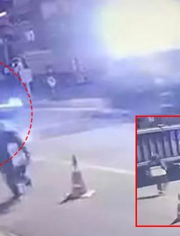 Diyarbakır&rsquo;da korkutan kaza! Otomobil trene ok gibi saplandı: Feci &ccedil;arpışma g&uuml;venlik kamerasına yansıdı!