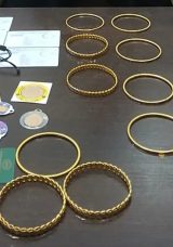 Diyarbakır&rsquo;da Otob&uuml;ste Unutulan Altınlar Sahibine Teslim Edildi