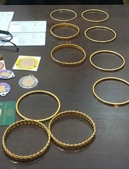 Diyarbakır&rsquo;da Otob&uuml;ste Unutulan Altınlar Sahibine Teslim Edildi