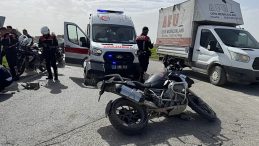 Dur İhtarına Uymayan S&uuml;r&uuml;c&uuml;, İki Polisi Yaraladı: Ceza 520 Bin Lira!