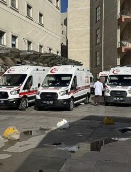 D&uuml;ğ&uuml;n salonundaki kavgada bir kişi ağır yaralandı