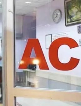 D&uuml;ğ&uuml;nde kanlı kavga: 14 yerinden bı&ccedil;aklandı!