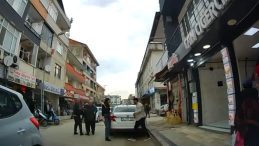 D&uuml;zce&rsquo;de otomobil yayaya &ccedil;arptı: Şof&ouml;r değişip uzaklaştılar!