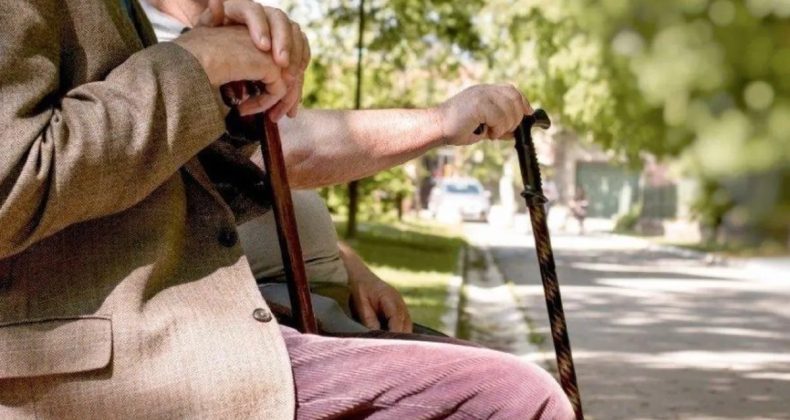 Emeklilik yaşı y&uuml;kseliyor: Ortalama s&uuml;re 66 yıl 4 aya &ccedil;ıktı!