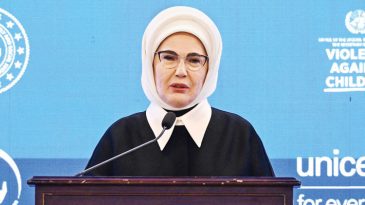 Emine Erdoğan: &Ccedil;ocukların karşı karşıya kaldığı riskler alarm verici