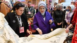 Emine Erdoğan, TOGEM-DER'in geleneksel Cemre &Ccedil;arşısının a&ccedil;ılışına katıldı