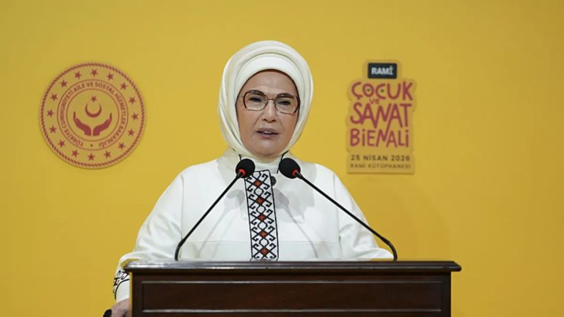 Emine Erdoğan'dan ailelere "&Ccedil;ocuklarınızı T&uuml;rk edebiyatına teşvik edin" &ccedil;ağrısı