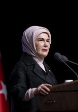 Emine Erdoğan&rsquo;dan okul saldırılarında hayatını kaybedenler i&ccedil;in başsağlığı mesajı!