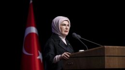 Emine Erdoğan&rsquo;dan okul saldırılarında hayatını kaybedenler i&ccedil;in başsağlığı mesajı!