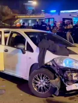 Emniyet şeridinde aracından inen sürücüye otomobil çarparak öldürdü