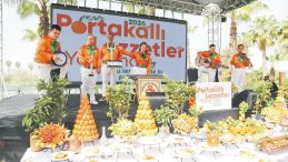 En renkli festivalde bahar coşkusu