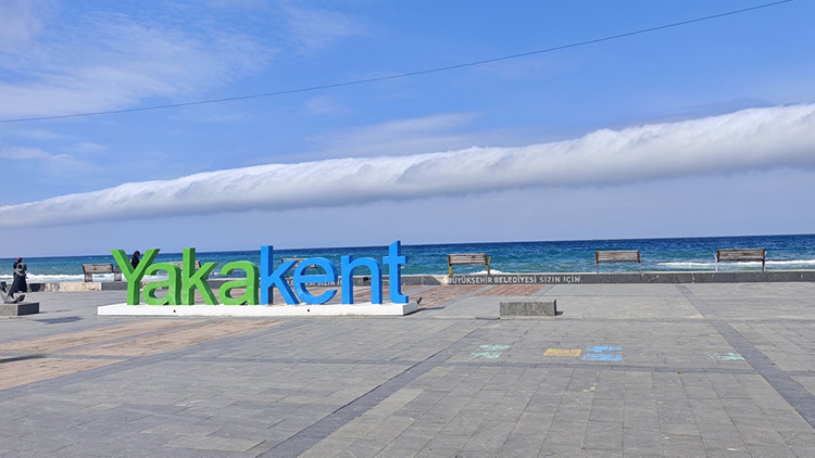 Ender bir atmosfer olayı: Samsun'da g&ouml;ky&uuml;z&uuml;ne bakanlar hayretler i&ccedil;inde kaldı