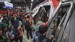 Endonezya'da Tren Kazası: 4 &Ouml;l&uuml;, 38 Yaralı