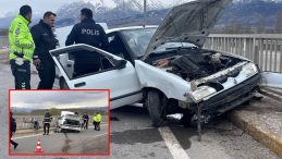 Erzincan&rsquo;da Feci Kaza! Kontrolden &Ccedil;ıkan Ara&ccedil; Korkuluklara Ok Gibi Saplandı: Yaralılar Var!