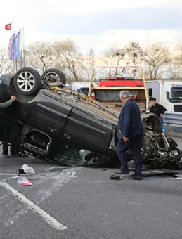 Erzurum'da feci kaza: Ara&ccedil; takla attı! 4 yaralı