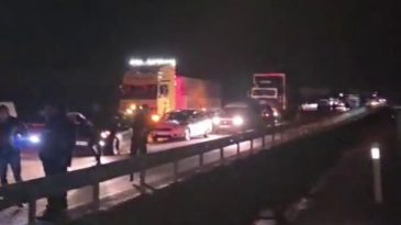 Erzurum'da Jandarma Aracının Karıştığı Zincirleme Kaza: 2 Asker Yaralı