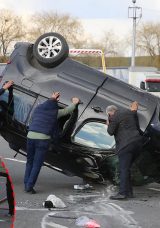 Erzurum&rsquo;da Feci Kaza! Hafif Ticari Ara&ccedil; Otomobille &Ccedil;arpıştı: Yaralılar Var!