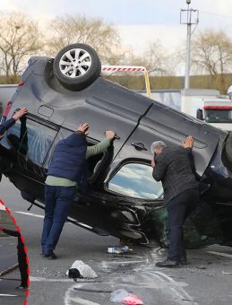Erzurum&rsquo;da Feci Kaza! Hafif Ticari Ara&ccedil; Otomobille &Ccedil;arpıştı: Yaralılar Var!