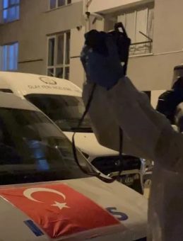 Eskişehir&rsquo;de Apartmandan Yayılan K&ouml;t&uuml; Koku Ekipleri Alarma Ge&ccedil;irdi! Kapı Kırılınca İ&ccedil;erideki Manzara Kan Dondurdu&hellip;