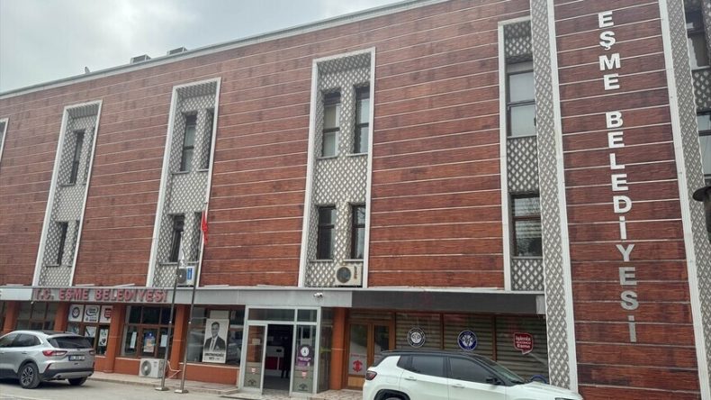 Eşme Belediye Başkanı Tozan ve 2 belediye &ccedil;alışanı irtikap soruşturmasında tutuklandı