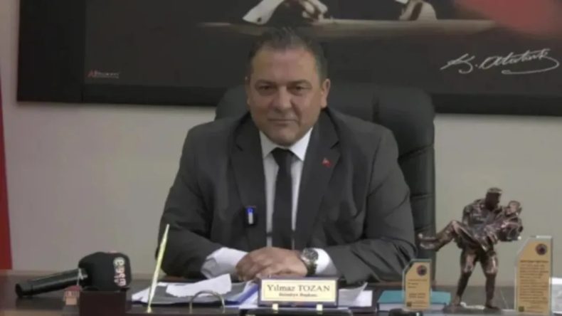 Eşme Belediye Başkanı Yılmaz Tozan G&ouml;revden Uzaklaştırıldı