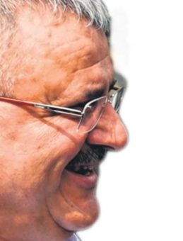 Fabrika İş&ccedil;isi M&uuml;d&uuml;r&uuml;n&uuml; &Ouml;ld&uuml;rd&uuml;