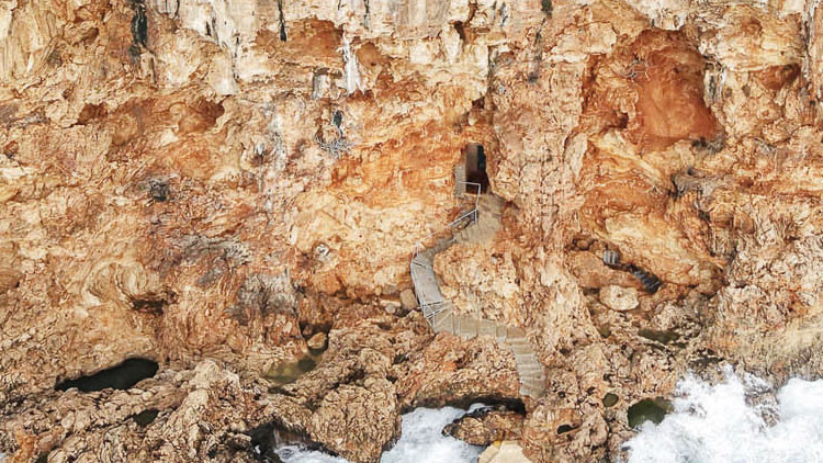 Falezlere 40 sene &ouml;nce inşa edilmiş… Barakalar yıkılacak!