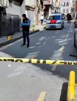 Fatih'te Boşanma Aşamasındaki &Ccedil;iftin Yakınları Arasında Silahlı Kavga: 2 Yaralı