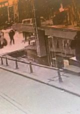 Fatih'te feci olay: Kurye başından vurularak &ouml;ld&uuml;r&uuml;ld&uuml;! O anlar kamerada