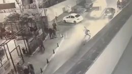 Fatih'te Motosikletlinin &Ouml;ld&uuml;ğ&uuml; Kazanın Yeni G&ouml;r&uuml;nt&uuml;leri Ortaya &Ccedil;ıktı; Ambulans Şof&ouml;r&uuml; Tutuklandı