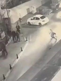 Fatih'te Motosikletlinin &Ouml;ld&uuml;ğ&uuml; Kazanın Yeni G&ouml;r&uuml;nt&uuml;leri Ortaya &Ccedil;ıktı; Ambulans Şof&ouml;r&uuml; Tutuklandı