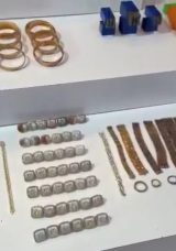 Fatih'te sahte altın imalathanesine baskın: Milyonluk sahte altın ele ge&ccedil;irildi! O anlar kameralara yansıdı&hellip;